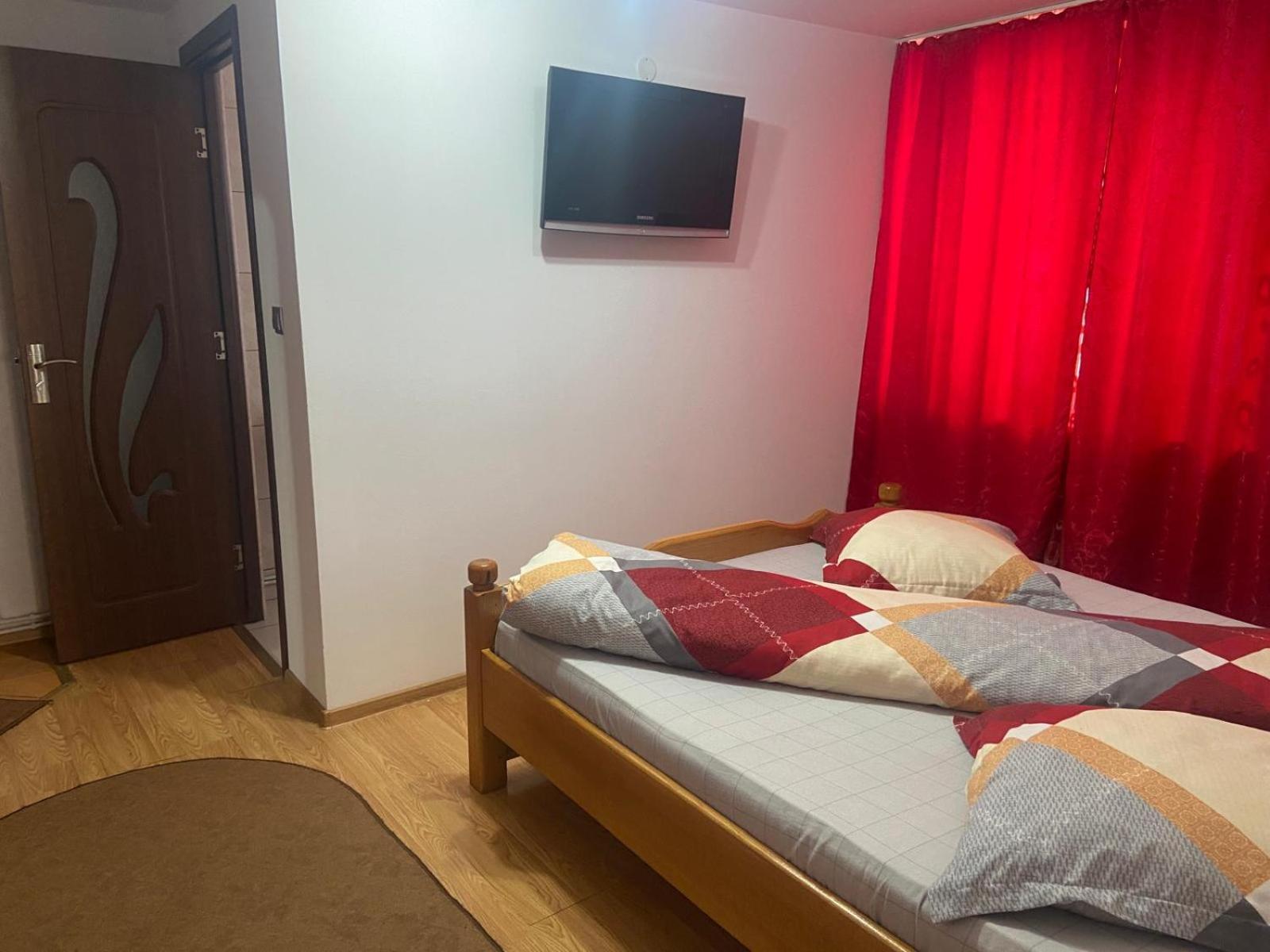 Pensiunea Casa Deny Novaci-Străini Exterior foto